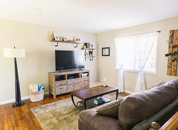 3rd image of 386 Sorrento Dr