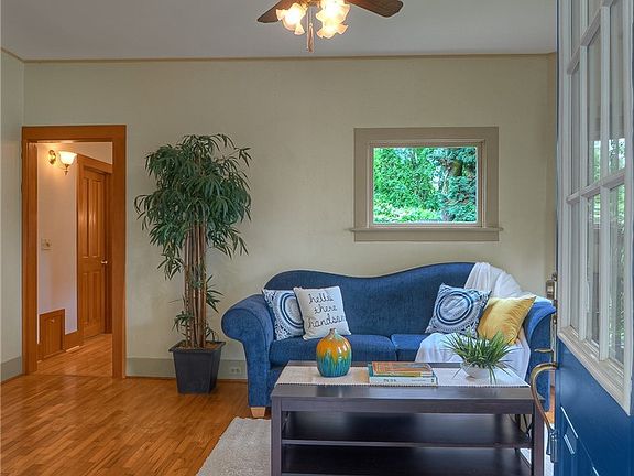 4th image of 903 Glass Ave NE