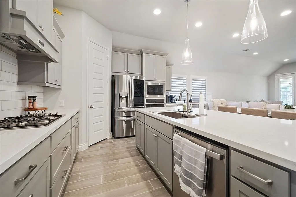 4 bed, 3.0 bath, 2604 sqft, $3,800 — Photo 3