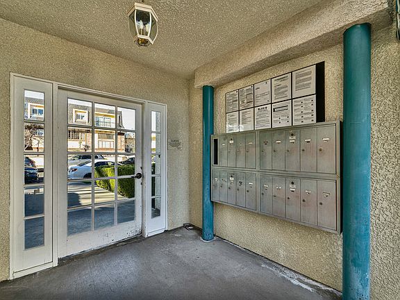 3rd image of 4320 Mammoth Ave #209