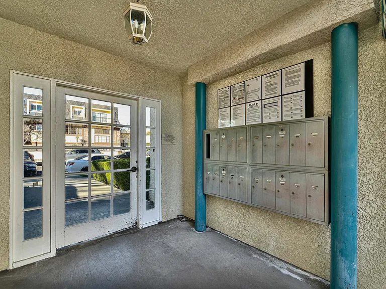 4320 Mammoth Ave #209 — Photo 3