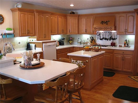 3rd image of 10619 S Edgewood Dr