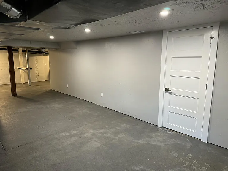 641 W 3rd Ave — Photo 12