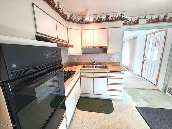 5th image of 20921 Westport Ave