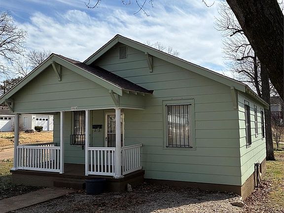 2nd image of 1002 Tremont St