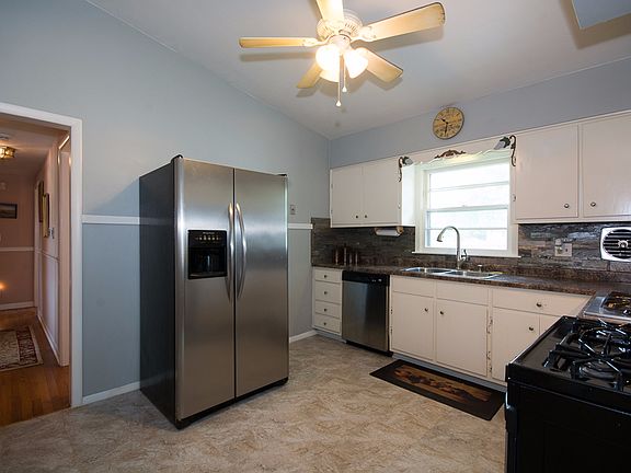 3rd image of 304 Oak St