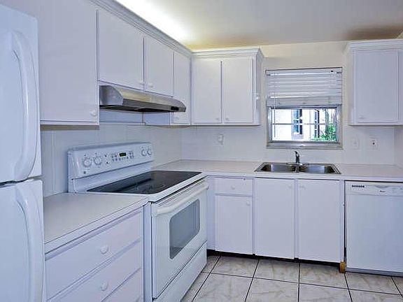 3rd image of 308 Southwind Ct