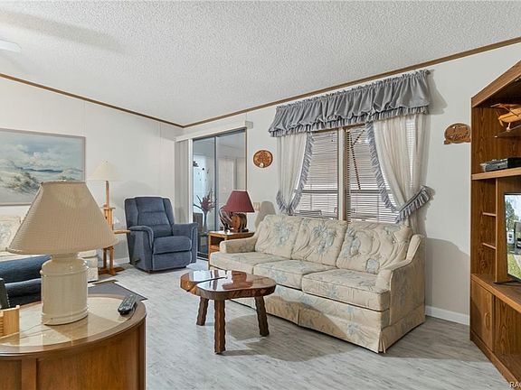 4th image of 739 N Skycrest Ter