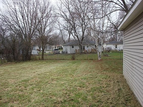 5th image of 309 E Naldrette St
