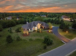 7245 W Overlook Ct, Mequon, WI 53092