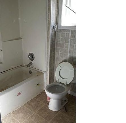 5th image of 538 Bond St