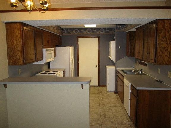 4th image of 624 NW 121st St