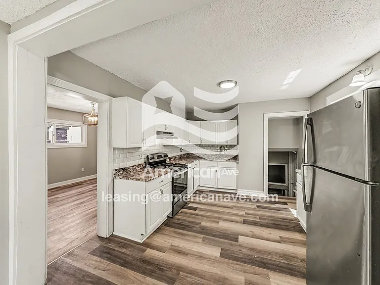 1067930_007_kitchen_7.jpg