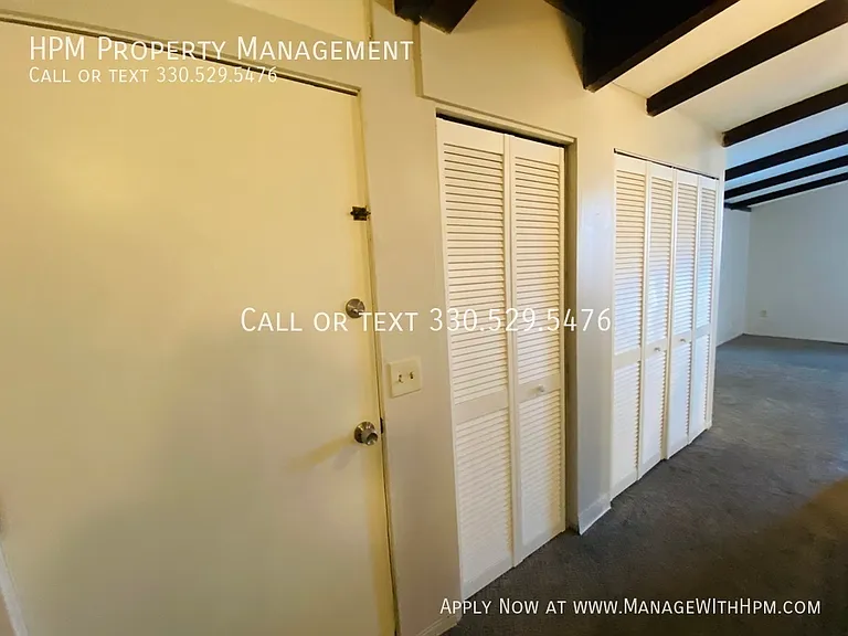 511 Wrexham Ave SW — Photo 8