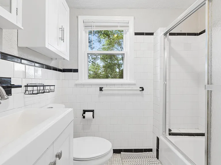 1016 Warwick Ave — Photo 23