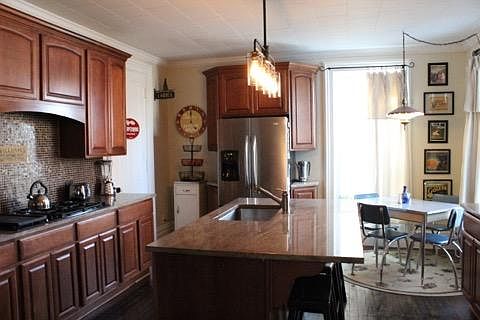4th image of 302 W Franklin St