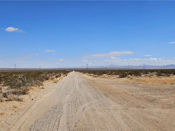 802 Princess Pat Mine Rd, Adelanto, CA 92301