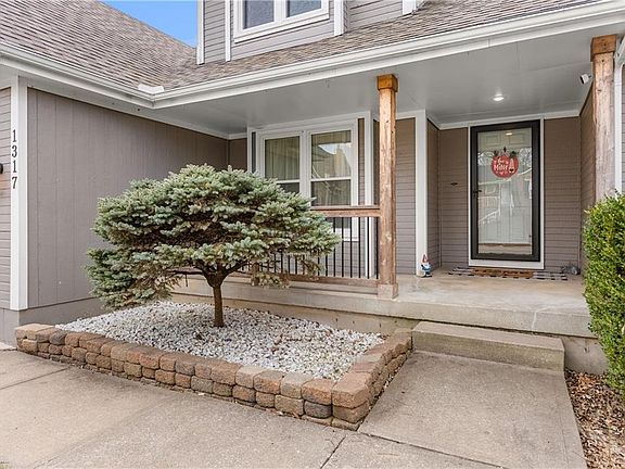 5th image of 1317 NE Quail Walk Dr