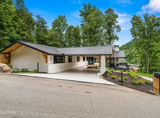 158 W Ogle Dr, Gatlinburg, TN 37738