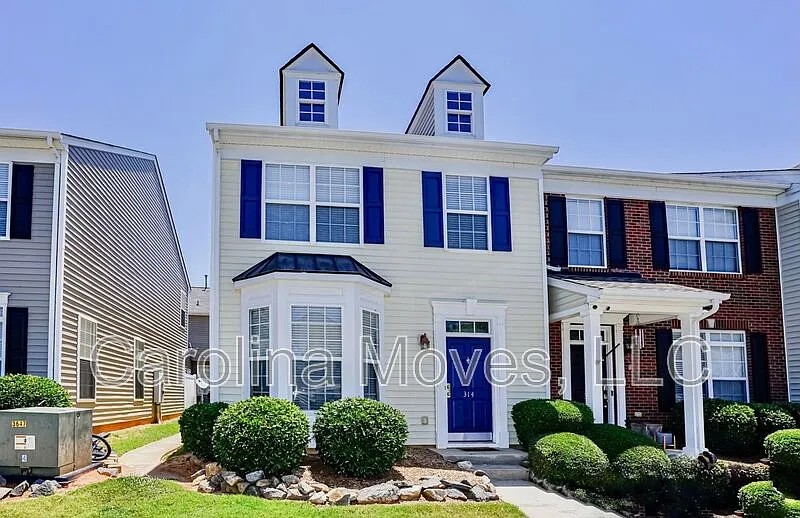 3 bed, 2.5 bath, 1504 sqft, $1,695 — Photo 1