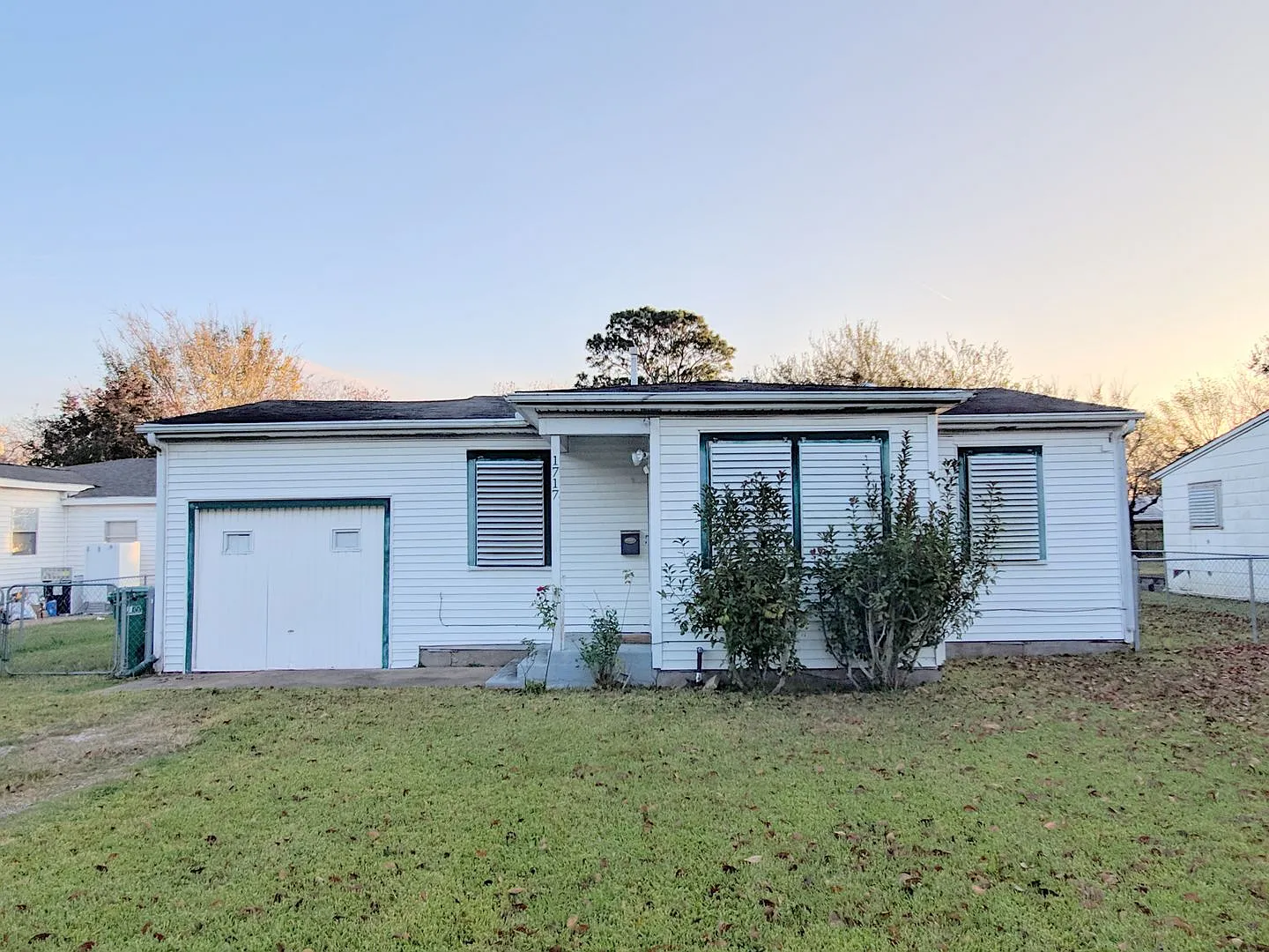 Hawthorne 1717 — Photo 1