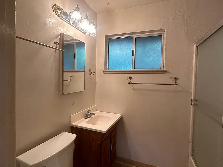 235 Meadow Dr — Photo 4