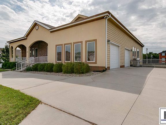3rd image of 1523 Mistletoe Cir