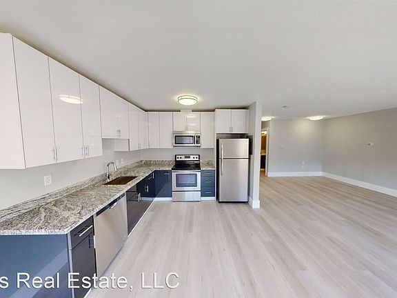 4th image of 113 Lake St S Unit 8