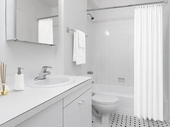 236 East 36th Street image 4 of 8