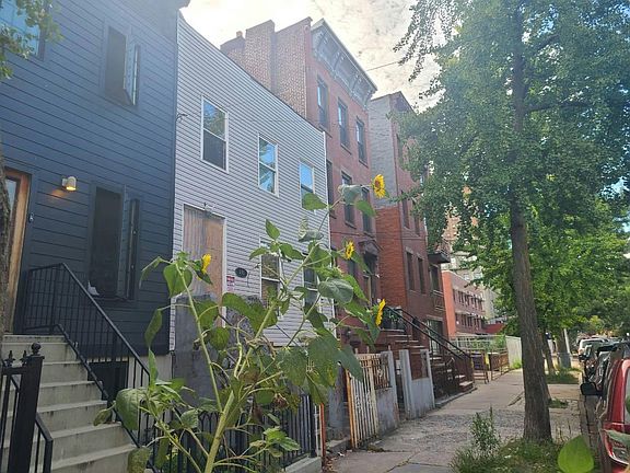 2nd image of 430 E 143rd St