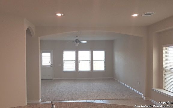 4th image of 750 Pelican Bch