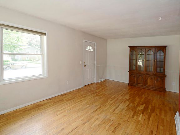 4th image of 7240 Rockford St