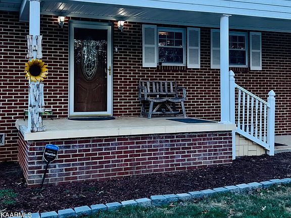 3rd image of 444 Collins Ln