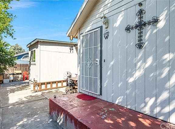 5th image of 851 N Sultana Ave