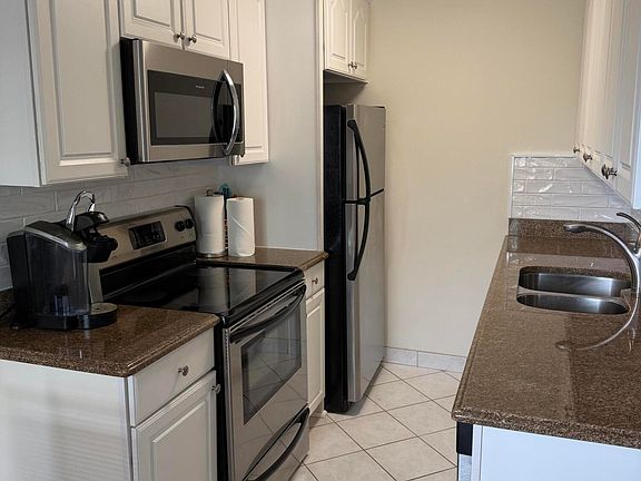 5th image of 3037 Cornwall Dr #B