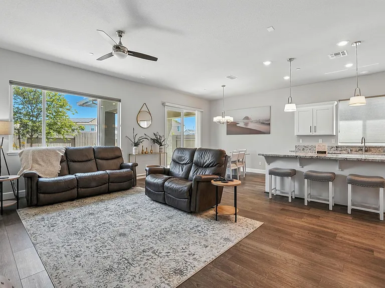 Living room/kitchen/dining