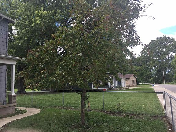 2nd image of 313 Cliff Dr