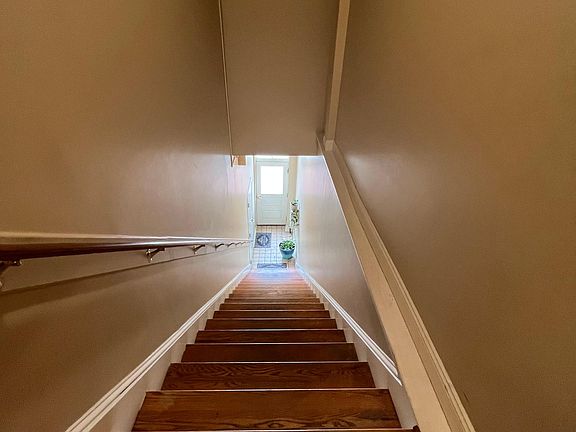 3rd image of 611 High St APT B