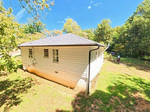 3rd image of 75 Collins Rd