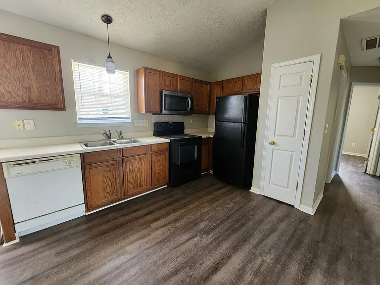 1126 Maria Christina Ln — Photo 7
