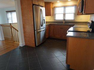 31 Beacon St, Middletown, RI 02842