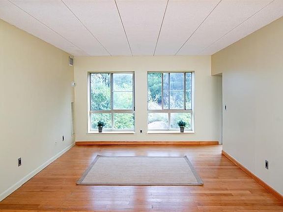 5th image of 160 Burkhall St Unit 203