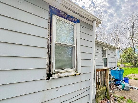 5th image of 3550 Denver Ave