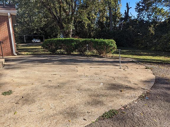 5th image of 241 Hale Ave