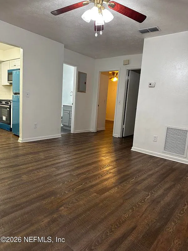 2 bed, 1.0 bath, 1350 sqft, $1,550 — Photo 2
