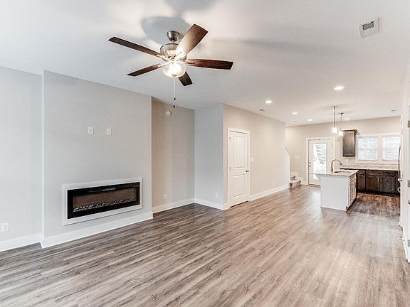 3rd image of 45 Cuddington Ln