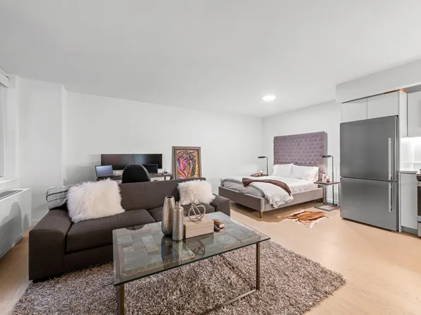 225 Rector Place image 2 of 21