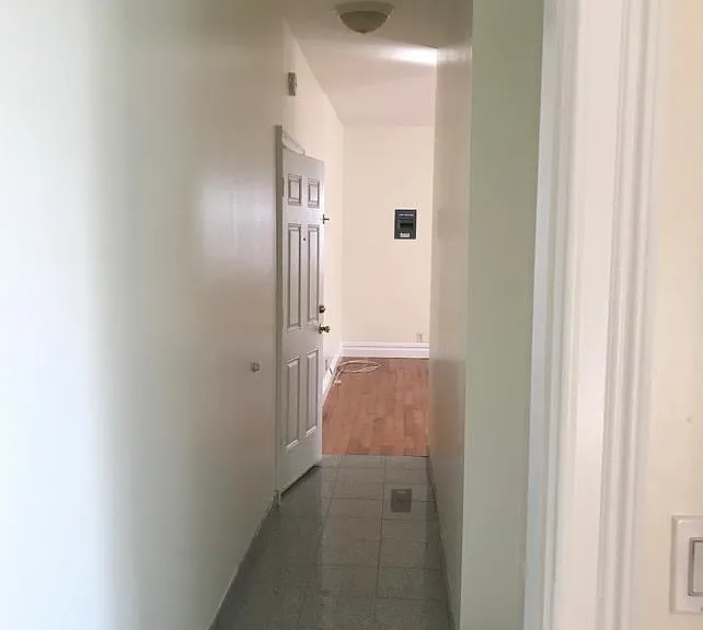 50 49th St #3 — Photo 3