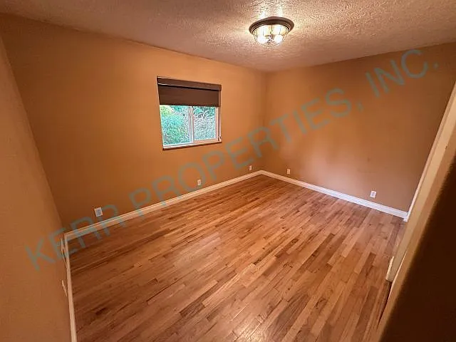 635 SE Juniper Ct E — Photo 13