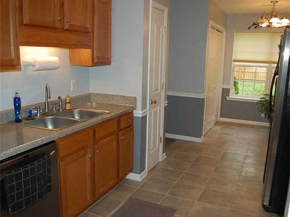 3rd image of 3423 Hardwood Dr